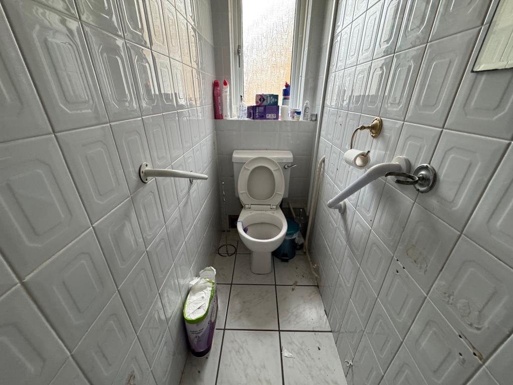 Lot: 137 - DETACHED BUNGALOW FOR IMPROVEMENT - Separate WC